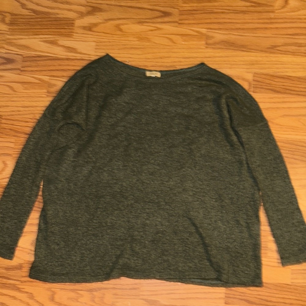 Large green sweat shirt